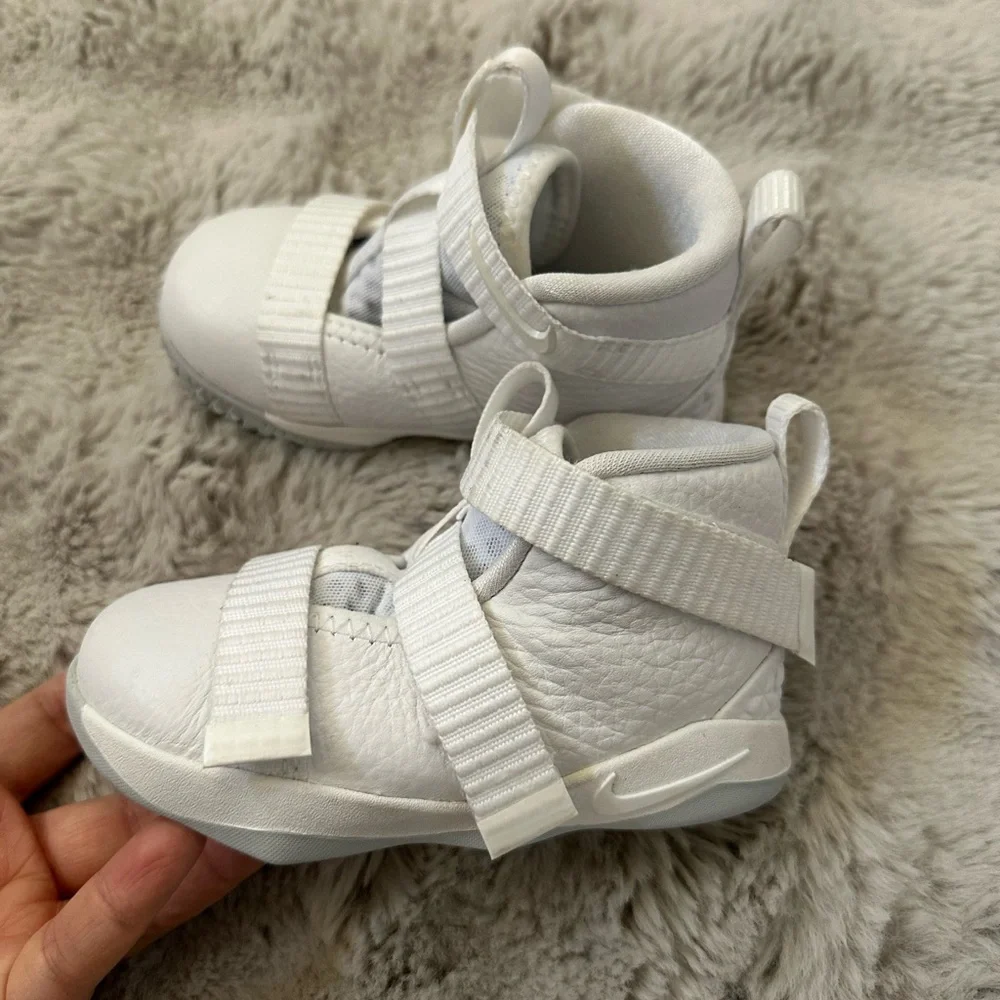 Nike lebron Soldier XI sneakers size 6C